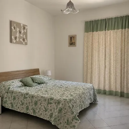 Elvy House Sinagra
